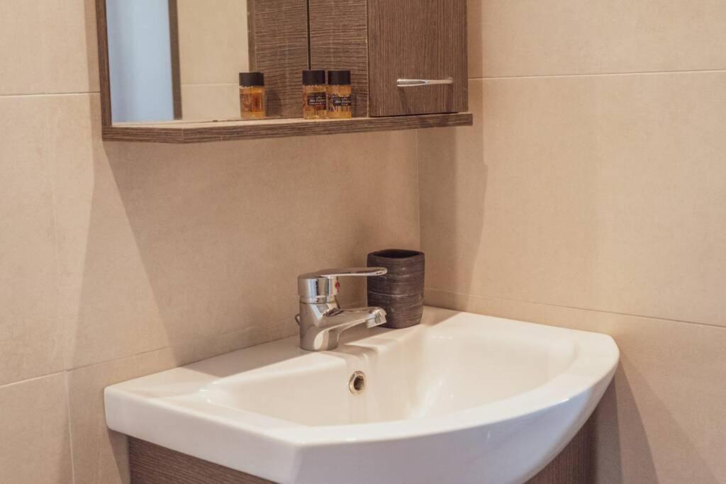 Sunny Downtown Appartment A/C Wifi C1 이라클리온 외부 사진