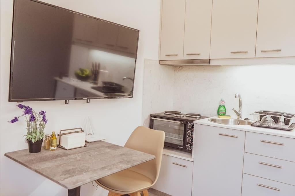 Sunny Downtown Appartment A/C Wifi C1 이라클리온 외부 사진